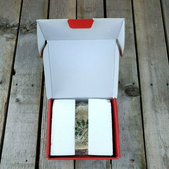 LENOX Holiday Round Fluted Dish Candy Bowl 24k gold Holly - Picture 2 of 7